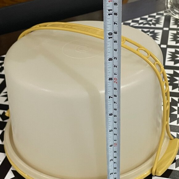 TUPPERWARE Vintage Cake Keeper Carrier Harvest Gold with Lid & Holder - Picture 5 of 5